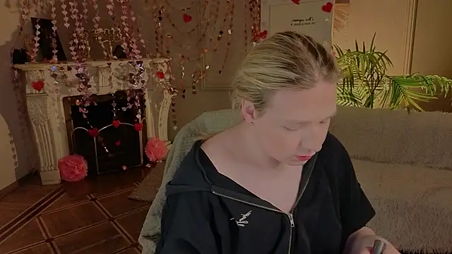 Snapshot of Jes_Solar chatting on February 18, 2026, 9:44 pm Jes Solar online show from February 18, 2026, 9:44 pm