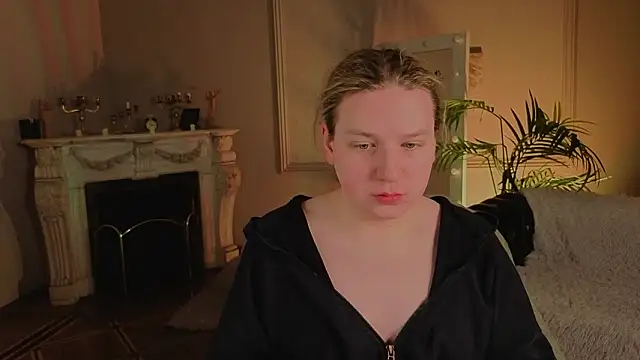 Snapshot of Jes_Solar chatting on February 4, 2026, 9:43 pm Jes Solar online show from February 4, 2026, 9:43 pm