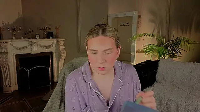 Snapshot of Jes_Solar chatting on February 5, 2026, 6:04 pm Jes Solar online show from February 5, 2026, 6:04 pm