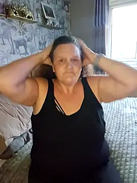 MissQueenBeex online show from September 19, 2025, 5:28 pm