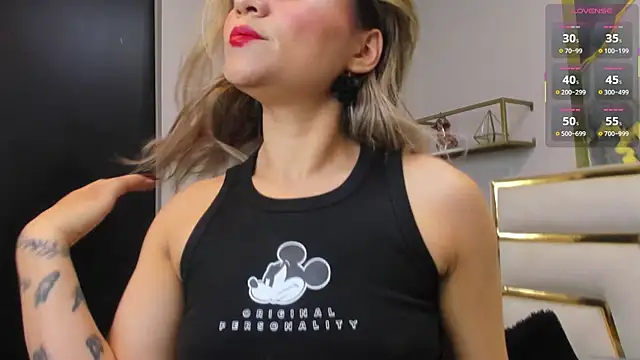 NalaRosse online show from April 5, 2026, 3:13 am