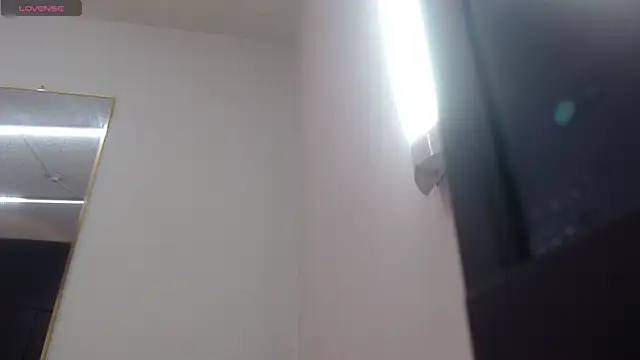 nei girl online show from April 10, 2026, 11:50 am