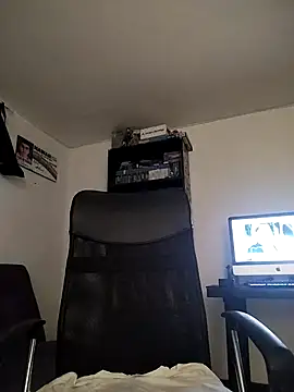 KARINNA  RAVEN online show from December 13, 2025, 10:05 pm