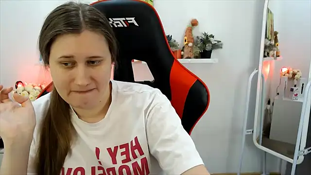 Snapshot of Lucky_Lana chatting on March 6, 2026, 3:45 am Lucky Lana online show from March 6, 2026, 3:45 am