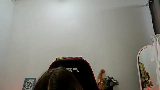 Snapshot of Lucky_Lana chatting on April 9, 2026, 6:19 am Lucky Lana online show from April 9, 2026, 6:19 am