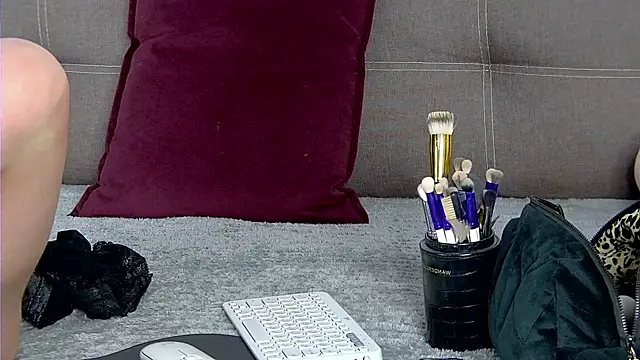 AshleyD  online show from April 12, 2026, 4:16 am