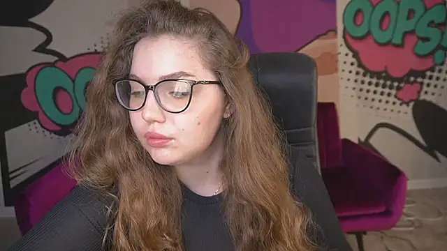 LuxSopphia online show from September 15, 2025, 5:41 am