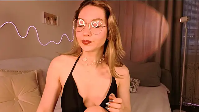 Lilo Sims online show from October 21, 2025, 1:49 am