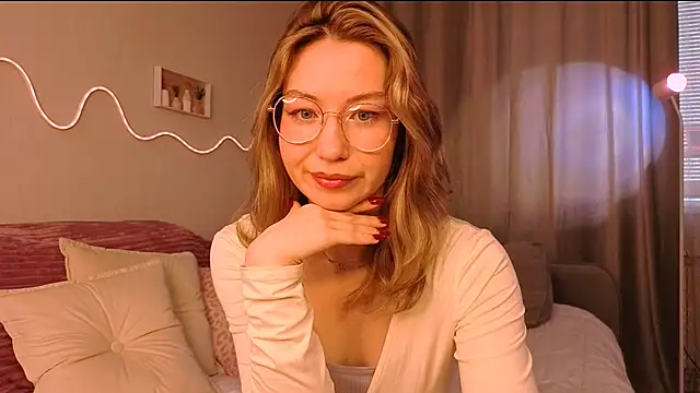 Lilo Sims online show from September 21, 2025, 3:00 am