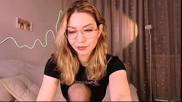 Lilo Sims online show from November 24, 2025, 1:38 am