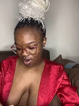 YummyMelanin117 online show from April 16, 2026, 11:40 pm