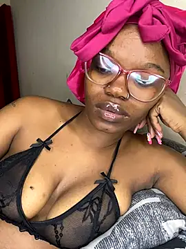 YummyMelanin117 online show from November 26, 2025, 9:48 pm