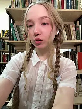 Snapshot of bambi_lu chatting on May 19, 2026, 4:36 pm bambi lu online show from May 19, 2026, 4:36 pm