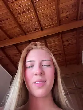 zaraquiinn online show from November 17, 2025, 3:27 pm