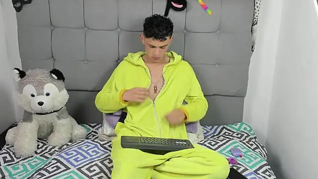 jeims hotboy online show from December 16, 2025, 1:43 am