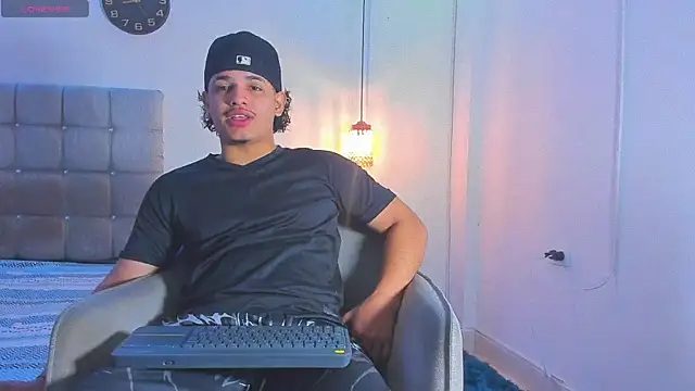 samxx muscle online show from December 18, 2025, 1:48 pm