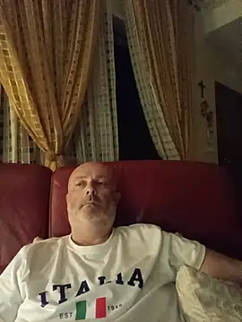 Alexis Bull online show from July 24, 2026, 9:44 pm