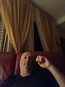 Alexis Bull online show from July 28, 2026, 10:31 pm