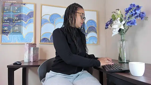 andrea xoe  online show from November 9, 2025, 1:48 pm