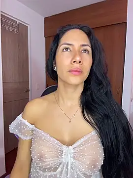 ArianaReynoldss online show from April 13, 2026, 11:47 am