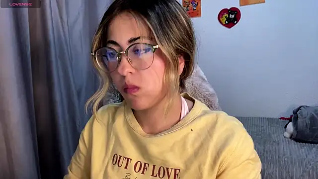 emma  bell  online show from November 3, 2025, 10:57 pm