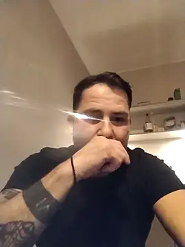 iunutmi online show from November 17, 2025, 6:23 pm