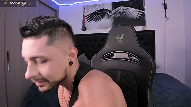 santi aesthetic online show from September 29, 2025, 3:24 am