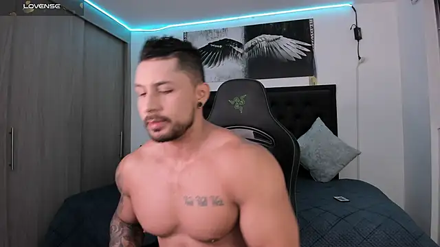 santi aesthetic online show from September 24, 2025, 4:52 am