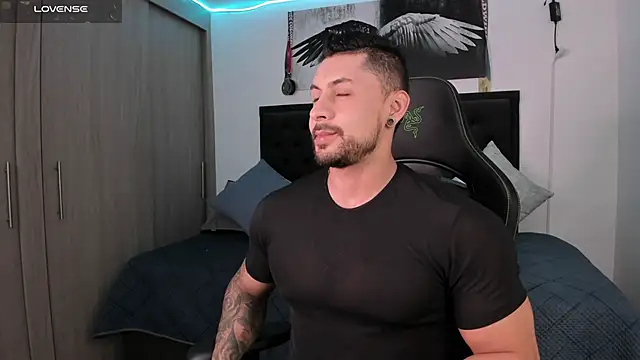 santi aesthetic online show from September 23, 2025, 3:46 am