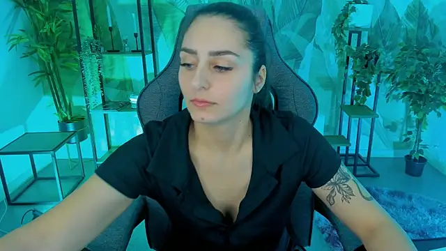 ValeriiMills online show from November 3, 2025, 2:53 pm