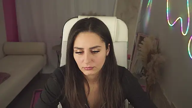 ValeriiMills online show from November 11, 2025, 2:34 pm