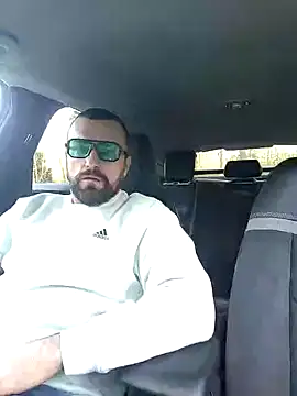 lucka1234 online show from April 21, 2026, 5:52 pm