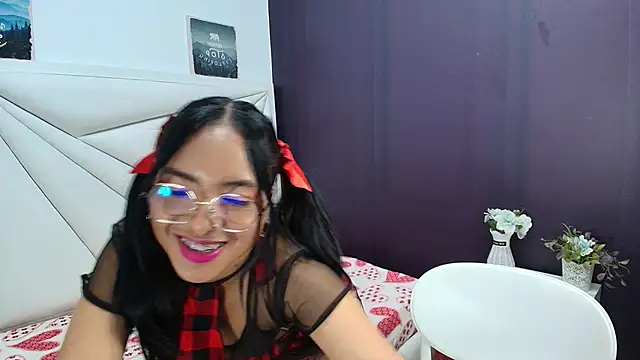 paula zambrano7 online show from October 10, 2025, 1:23 pm