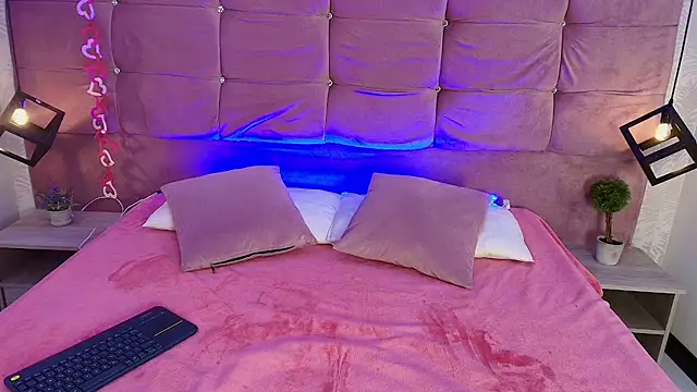 Jenna-Mitchell online show from October 8, 2025, 3:52 am