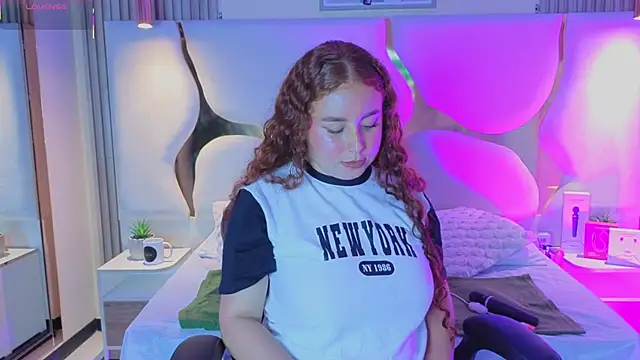 Snapshot of AmmberJones chatting on December 22, 2025, 2:06 pm AmmberJones online show from December 22, 2025, 2:06 pm