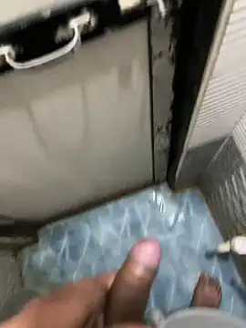 Snapshot of Hunkk28 chatting on October 22, 2025, 9:24 pm Hunkk28 online show from October 22, 2025, 9:24 pm