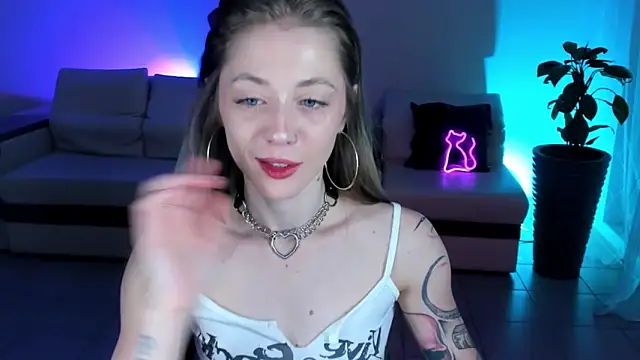 SweetMeeow online show from December 19, 2025, 5:32 am