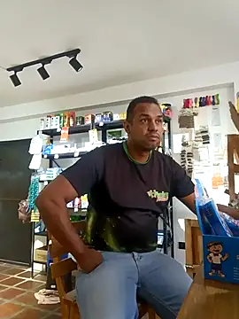 Snapshot of elnegro707070 chatting on November 24, 2025, 11:10 am elnegro707070 online show from November 24, 2025, 11:10 am