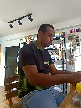 Snapshot of elnegro707070 chatting on October 22, 2025, 11:09 am elnegro707070 online show from October 22, 2025, 11:09 am