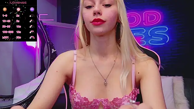 AlessiaCroft online show from November 18, 2025, 5:22 am