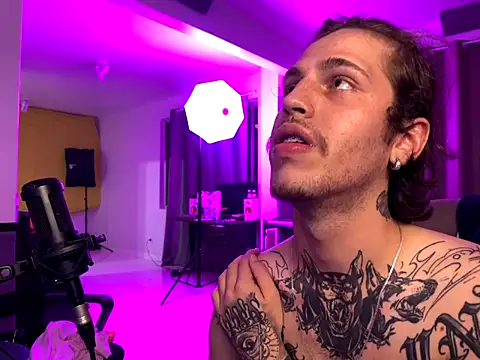 Snapshot of bigrosa21cm chatting on October 27, 2025, 11:27 pm bigrosa21cm online show from October 27, 2025, 11:27 pm