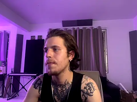 Snapshot of bigrosa21cm chatting on November 7, 2025, 10:13 pm bigrosa21cm online show from November 7, 2025, 10:13 pm