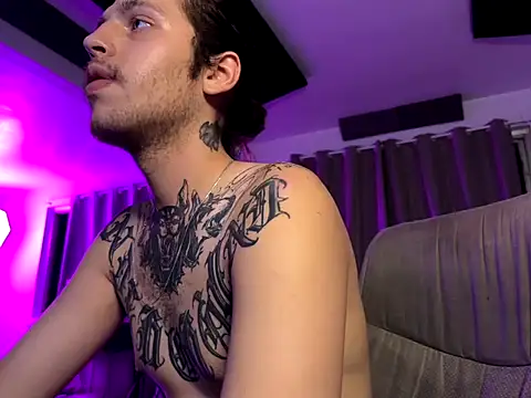 Snapshot of bigrosa21cm chatting on February 3, 2026, 2:32 am bigrosa21cm online show from February 3, 2026, 2:32 am