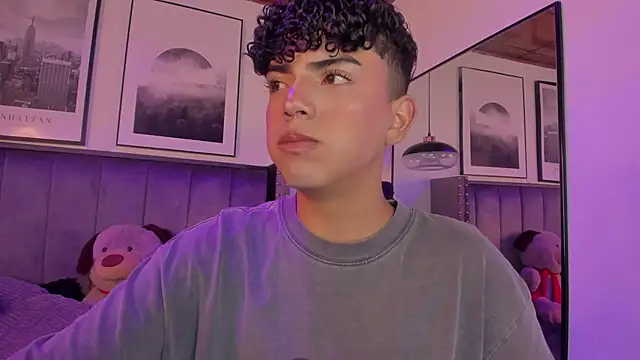 Niick Twink online show from October 17, 2025, 9:27 pm
