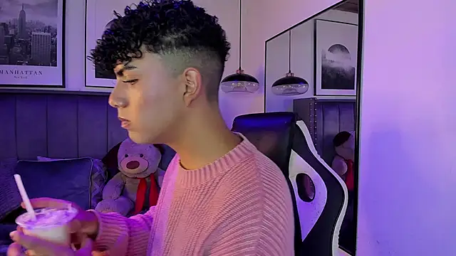 Niick Twink online show from October 13, 2025, 7:37 pm