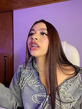 Cristina pinkk online show from April 21, 2026, 1:42 am