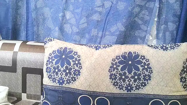 Snapshot of Evalivehere chatting on May 4, 2026, 7:39 pm Evalivehere online show from May 4, 2026, 7:39 pm