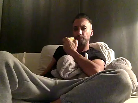 who am i x404 online show from October 14, 2025, 9:47 pm