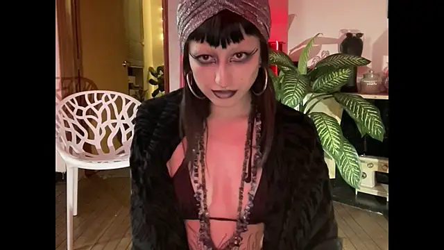 ELENA UMBRA online show from October 28, 2025, 7:18 am