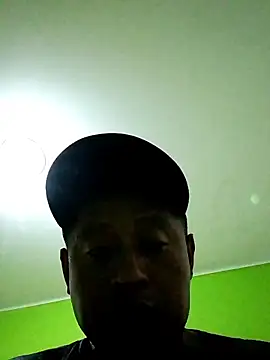 luuiss12 online show from April 14, 2026, 11:48 am